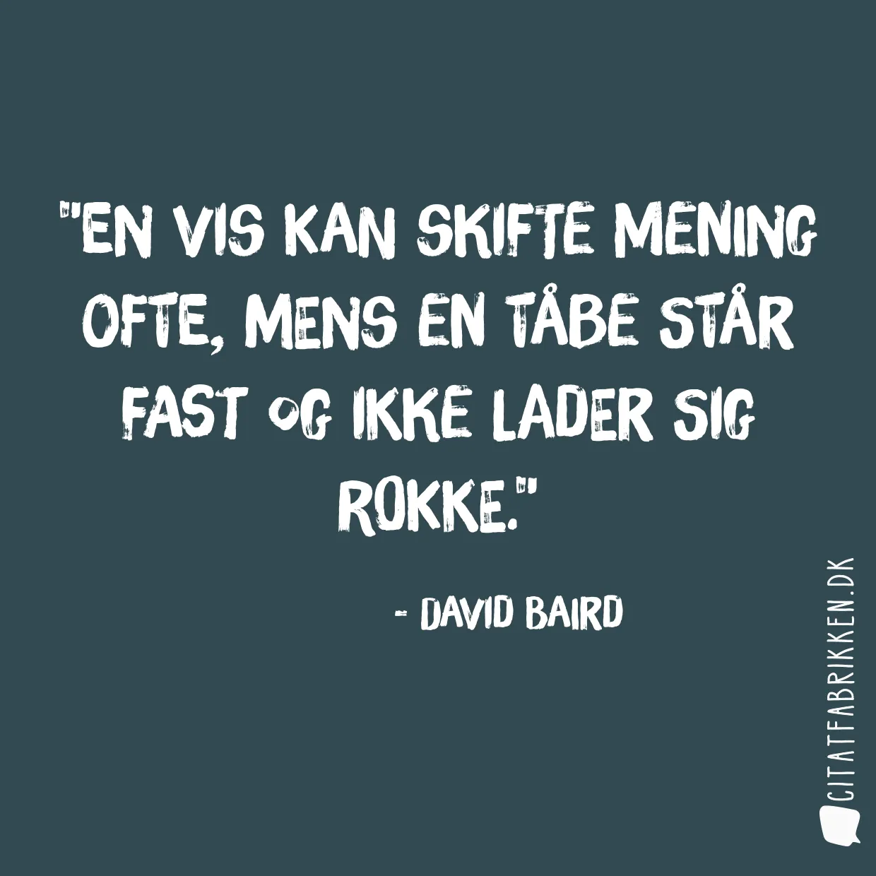 En vis kan skifte mening ofte, mens en tåbe står fast og ikke lader sig rokke.